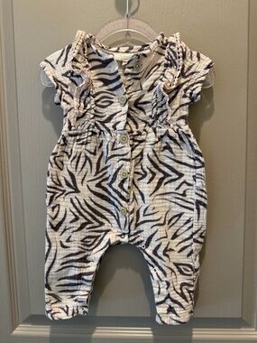 Jessica Simpson Baby Zebra Print One-Piece Romper in White and Black